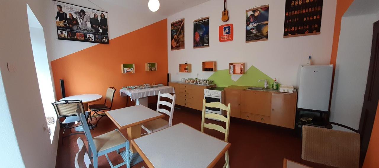 Residence Muzica Bed And Breakfast โคเมน ภายนอก รูปภาพ
