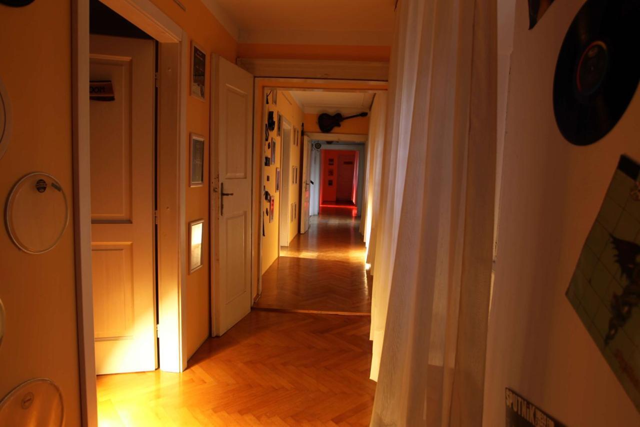 Residence Muzica Bed And Breakfast โคเมน ภายนอก รูปภาพ